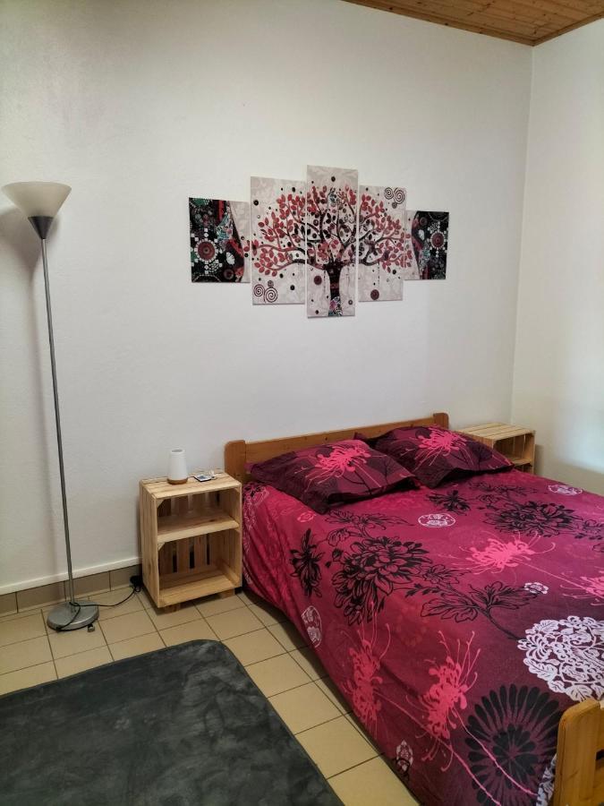 Studio Confortable Proche Des Sites Touristiques Issendolus Exterior photo