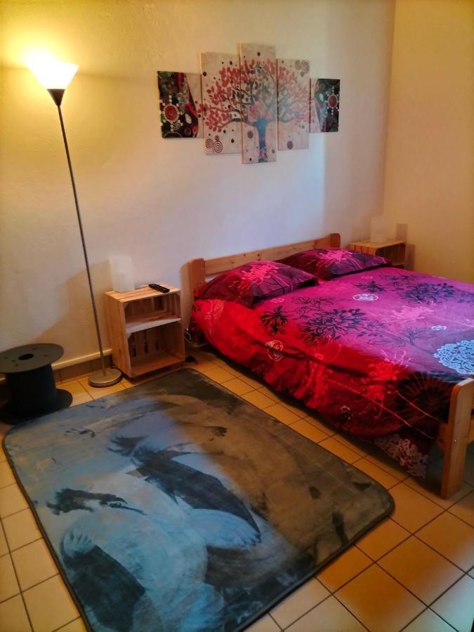 Studio Confortable Proche Des Sites Touristiques Issendolus Exterior photo